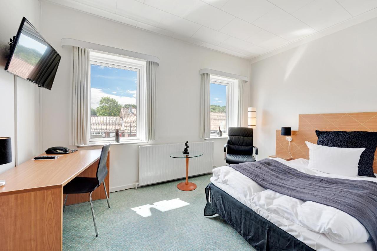 Hotel Jernbanegade Kibæk Esterno foto